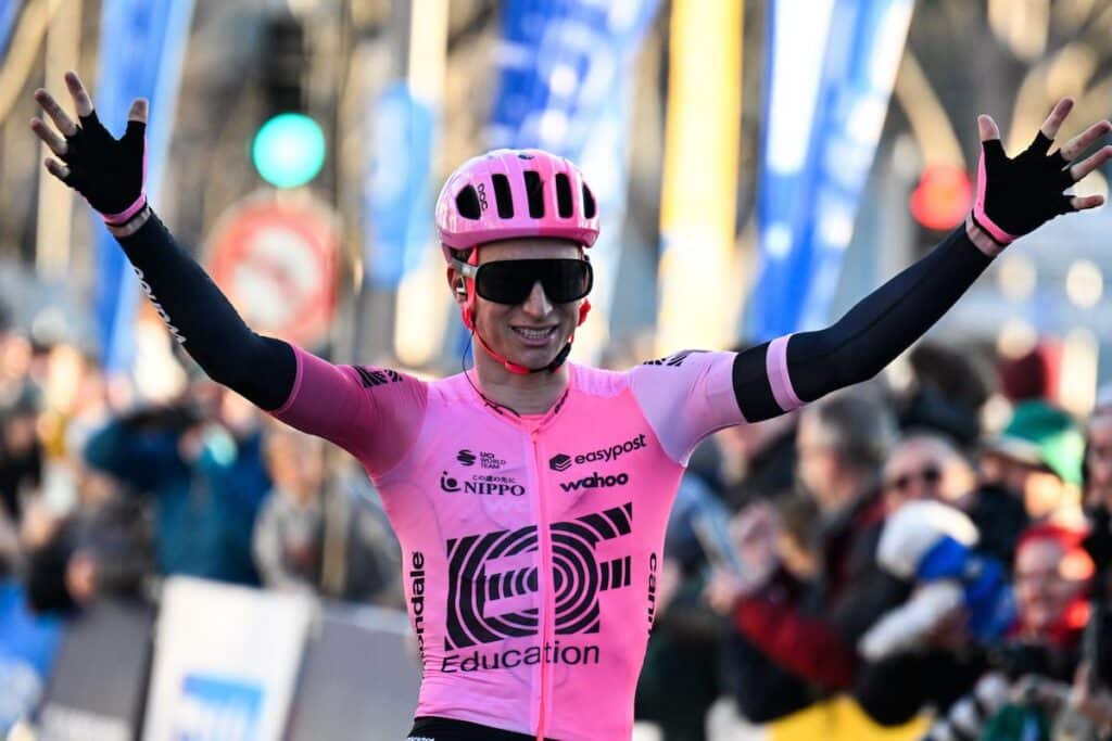 Le cyclisme fait comme le foot et recrute par des applis.