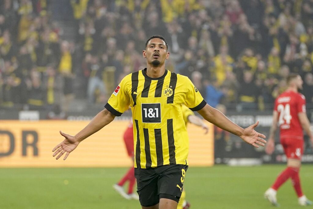 Haller revient fort avec Dortmund après une épreuve personnelle difficile.