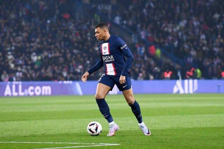 Mbappé à Paris. l'heure des grands rendez-vous et des déceptions.