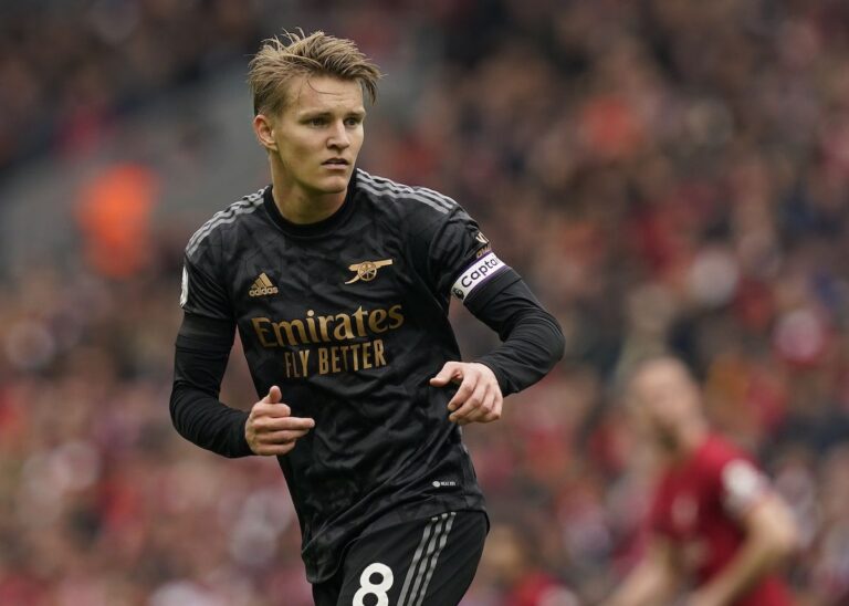 Martin Odegaard fait le bonheur d'Arsenal en course pour le titre de champion.