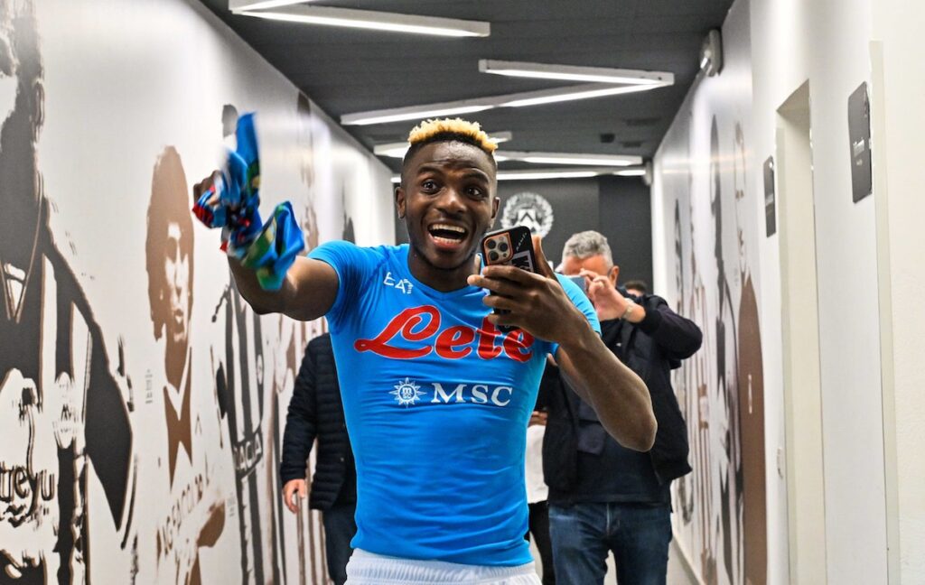 Transferts : Victor Osimhen se rapproche du PSG après le retrait du Bayern !