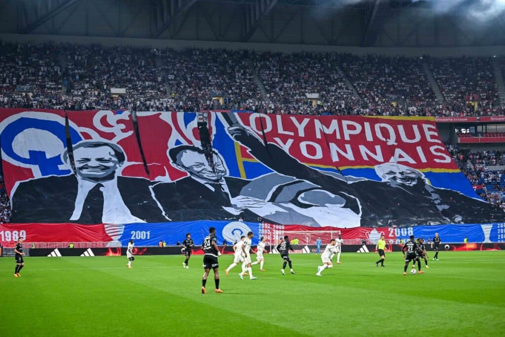 JMA honoré par les Bad Gones avec un immense tifo.