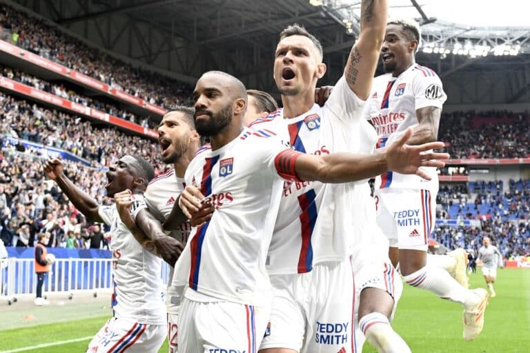 Alexandre Lacazette auteur d'un quadruplé et donne la victoire à l'OL 5-4. Jean-Michel Aulas était absent.