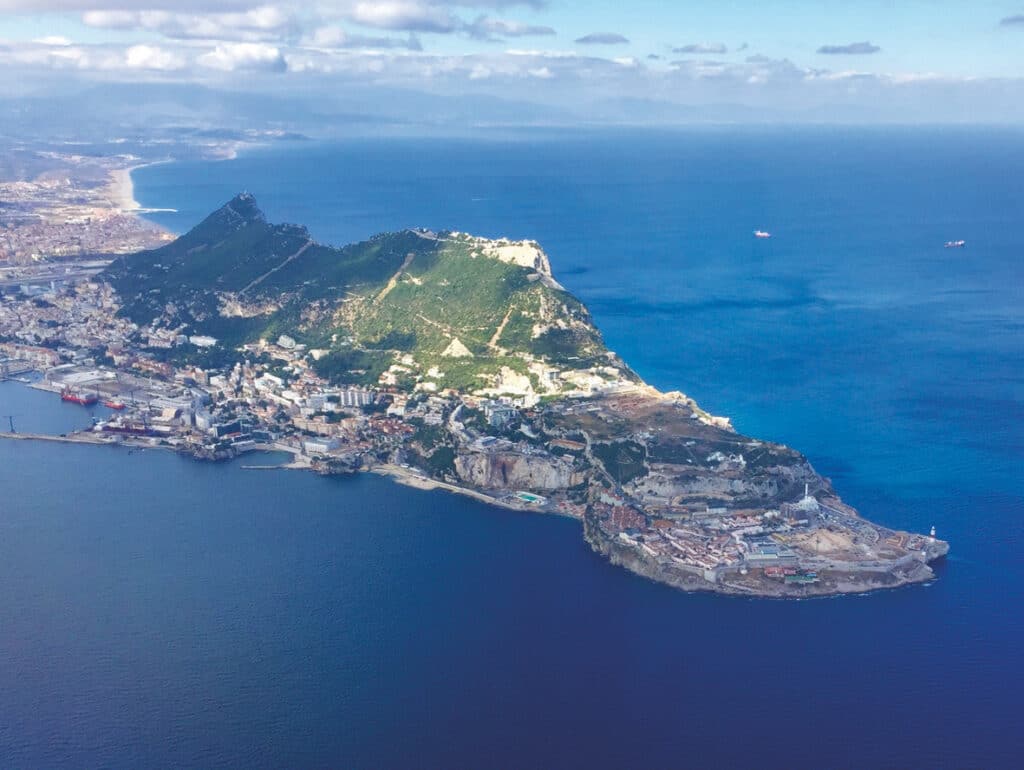 32 000 habitants sur 6,8 km2… Ça donne quoi le foot à Gibraltar ?