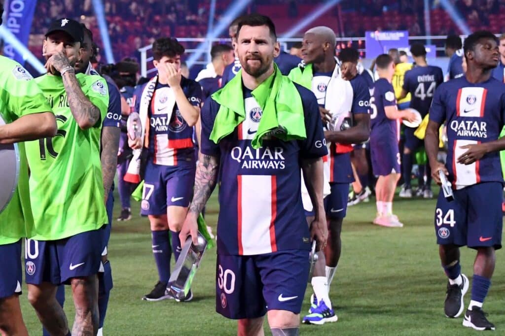 Lionel Messi quitte le PSG sous les sifflets.