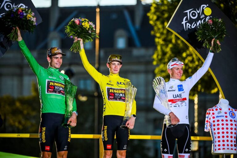 Le Tour de France 2023 termine la Grande Boucle avec une dernière étape sur les Champs-Élysées.