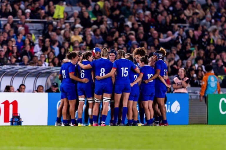 Le rugby féminin français est à la traîne par rapport à l'Angleterre.