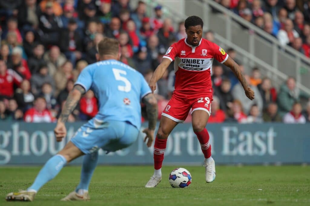 Transferts : Chuba Akpom (Middlesbrough) dans le viseur de Lens et Lille