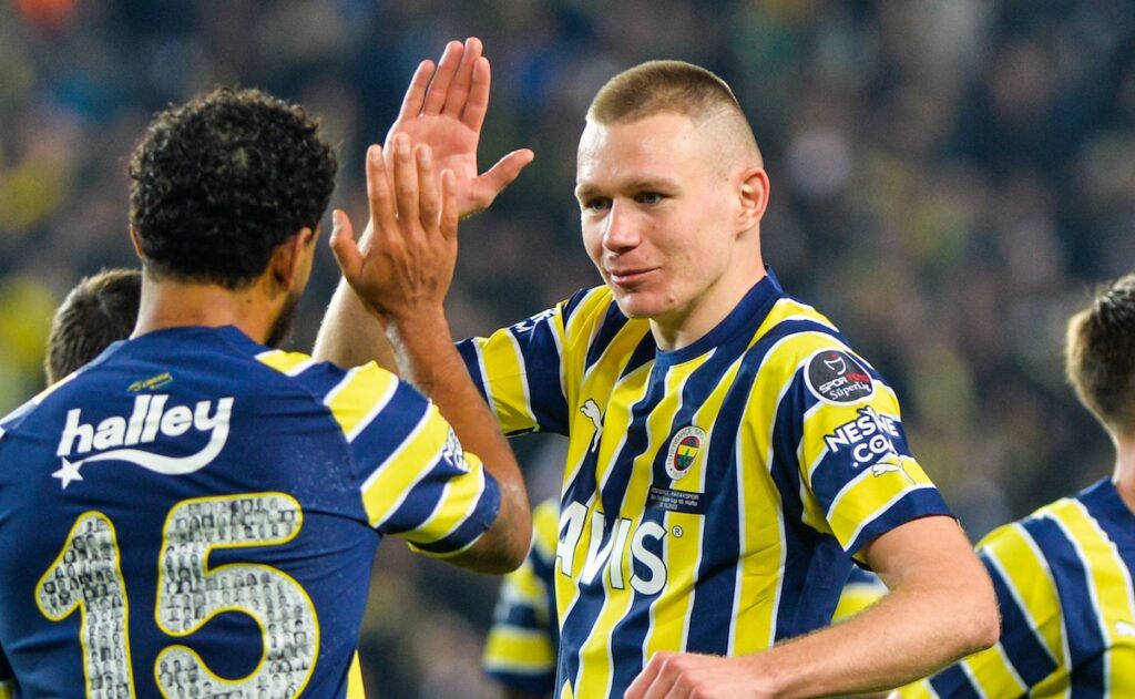 Transferts : qui est Attila Szalai (Fenerbahçe), le successeur idéal de Dante à Nice ?