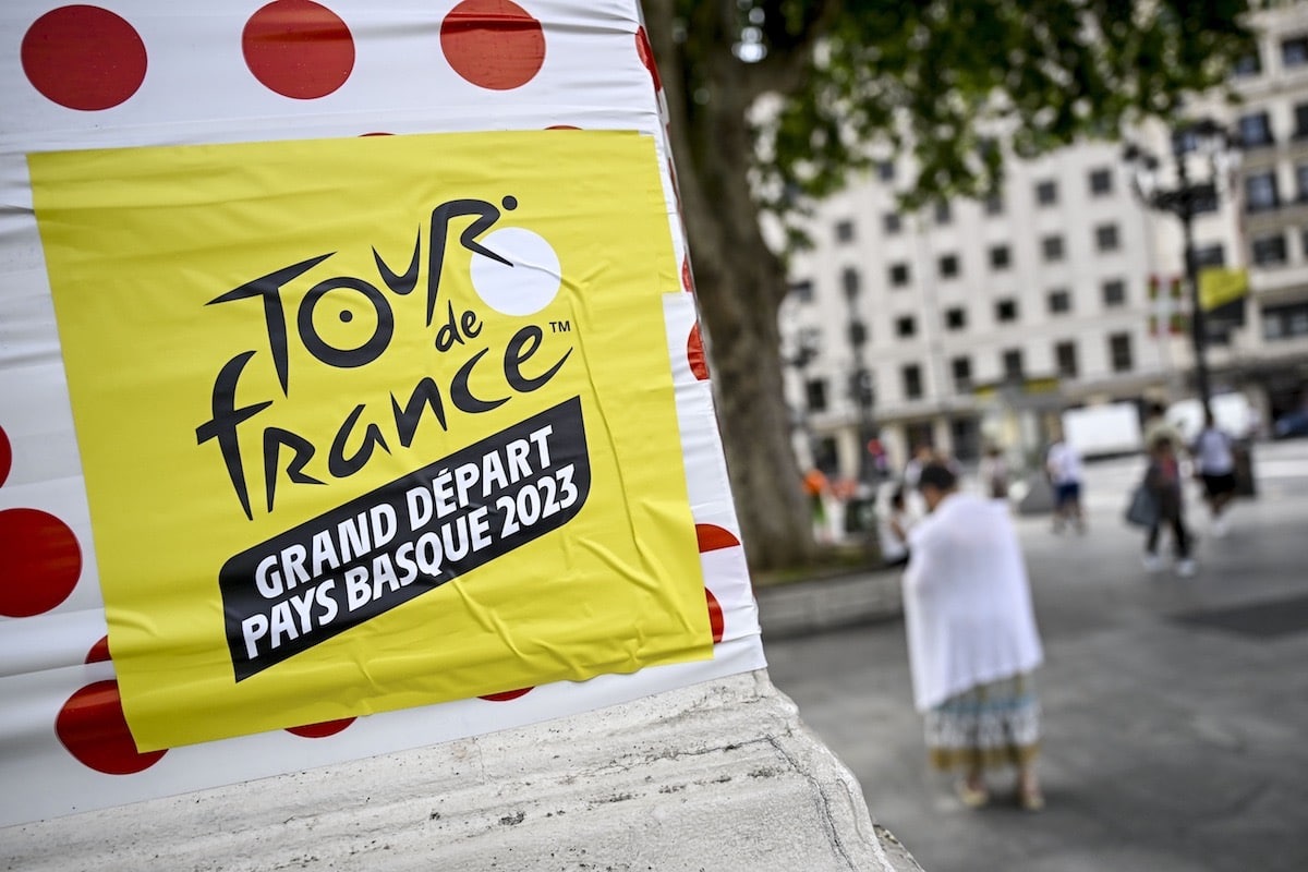 754 villes étapes en 110 ans les coulisses du parcours du Tour de France