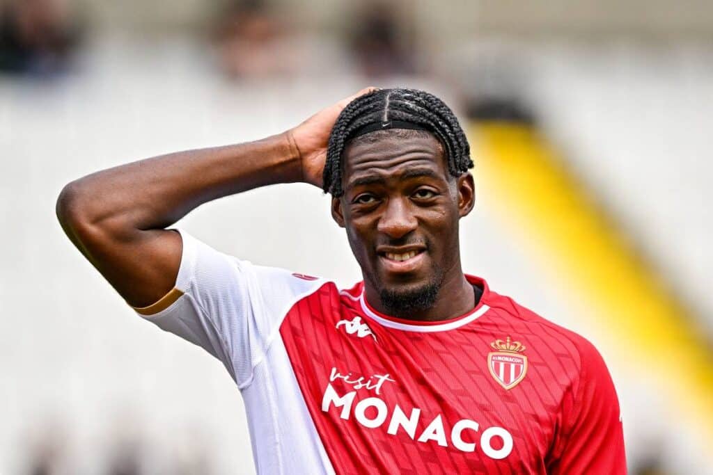 Axel Disasi devrait s'en aller de Monaco. Un transfert de 40 millions d'euros est évoqué par Monaco.