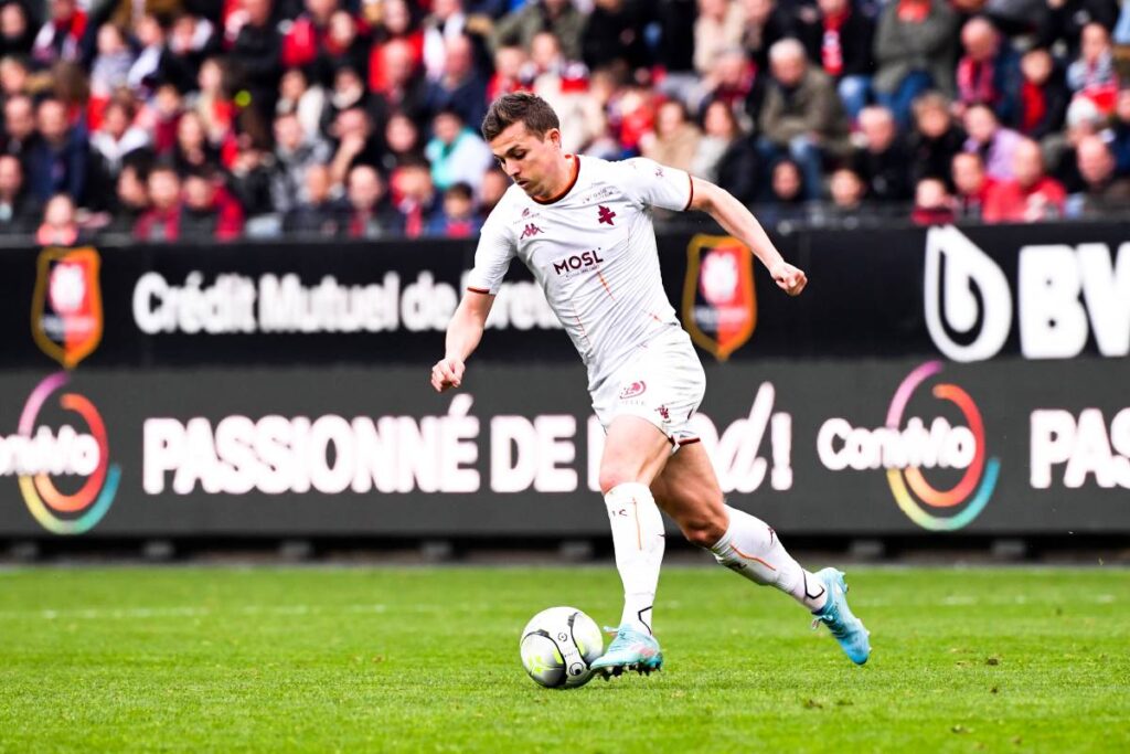 Nicolas De Préville signe à l'ESTAC Troyes pour deux ans.