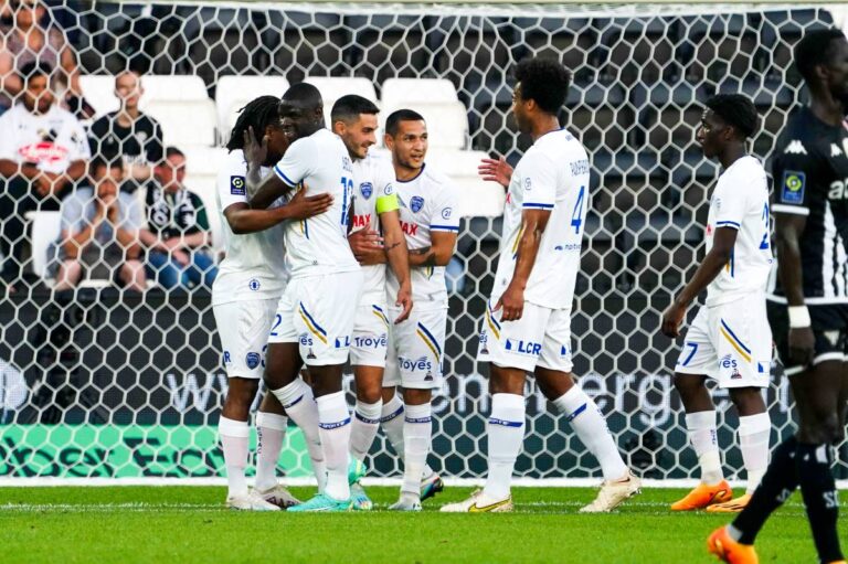 l'ESTAC jouera la montée si tout va bien. Troyes sera un favori pour la Ligue 1.