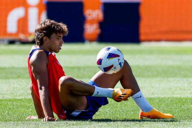 João Félix se dirige vers Paris alors qu'un transfert vers le club français est probable et qu'un bras de fer avec l'Atletico de Madrid s'engage.
