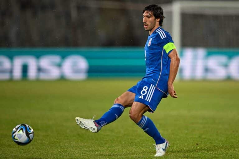 Sandro Tonali s'engage avec Newcastle contre 70 millions d'euros.