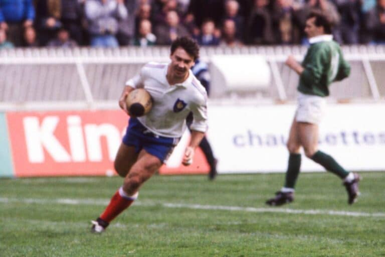 Franck mesnel avait un rôle de broyeur des mêlées adverses.