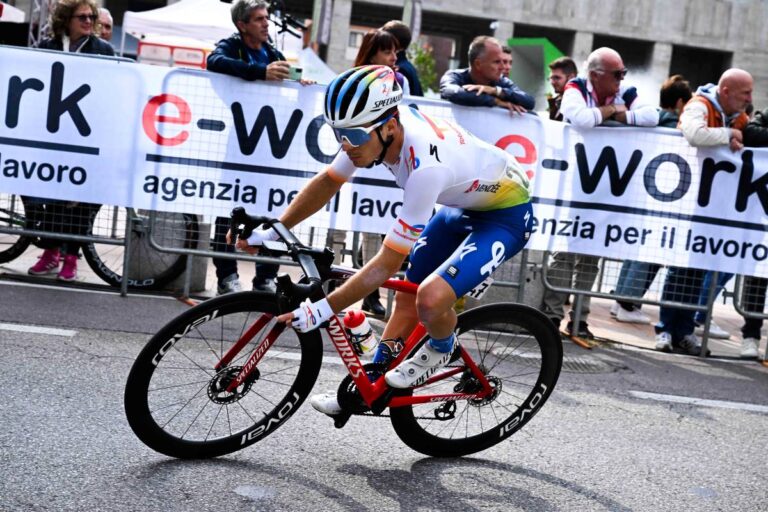 Les jeunes champions amateurs de cyclisme essayent de briller en World Tour.