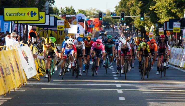 Le cyclisme joue avec de gros risques pour le spectacle. Les coureurs n'ont jamais autant chuté.