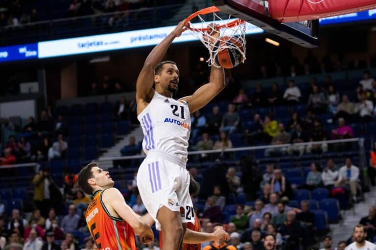 Petr Conelie sous le charme complet de Malone.