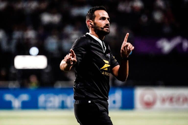 Les arbitres de Top 14 et plus globalement en France sont en plein doute.