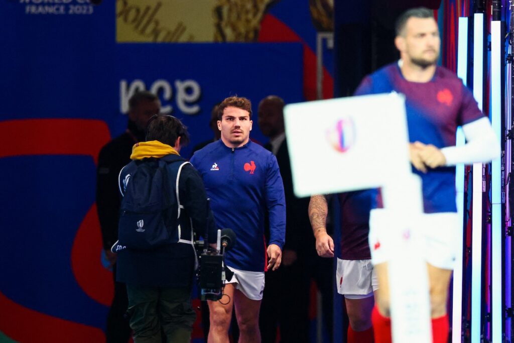 La star du rugby français a commencé par le basket ! 10 choses à savoir sur Antoine Dupont