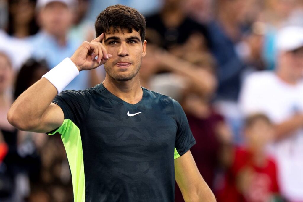 Carlos Alcaraz écœure Daniel Evans lors de la première journée du Master 1000 de Shanghai.