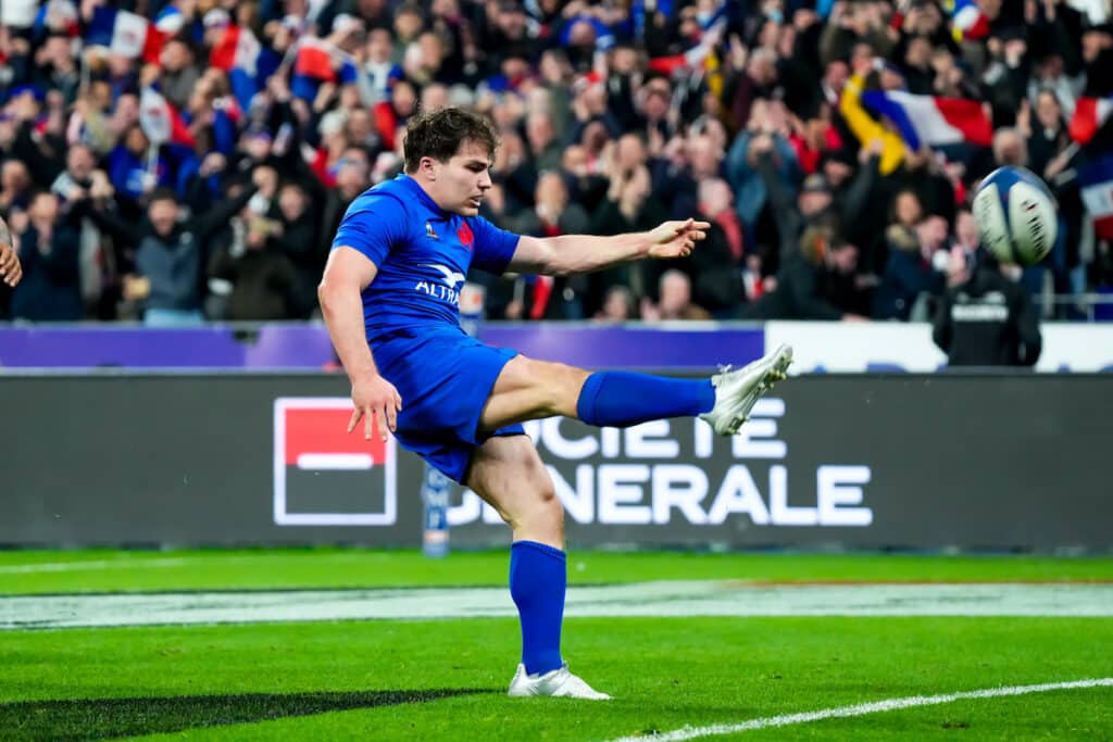 Antoine Dupont sur les traces des légendes du rugby.