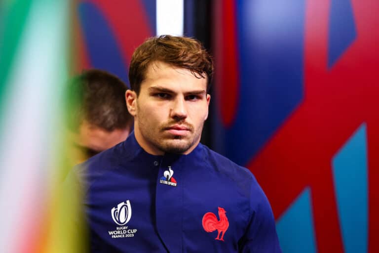 Thierry Cazedevals se confie sur sa relation avec Antoine Dupont.