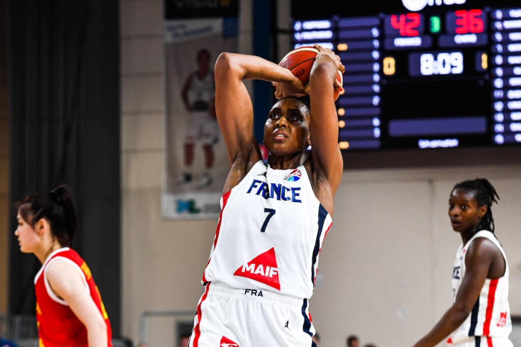 Sandrine Gruda se méfie des défauts de l'Équipe de France.