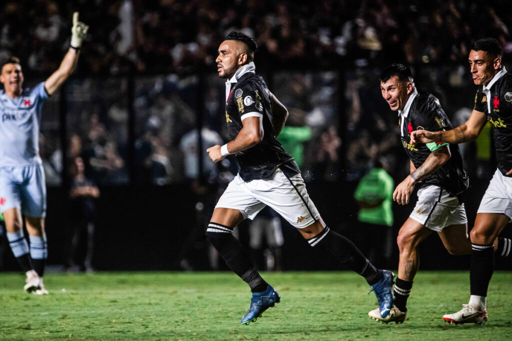 Brésil : Dimitri Payet sauve Vasco de Gama à lui tout seul ! Son magnifique Coup franc en VIDEO