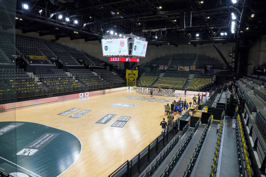 François Lequeux, heureux que sa salle de hand est une référence.