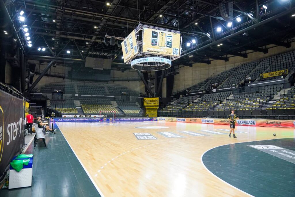 l'US Ivry vit une belle histoire avec sa salle de hand.