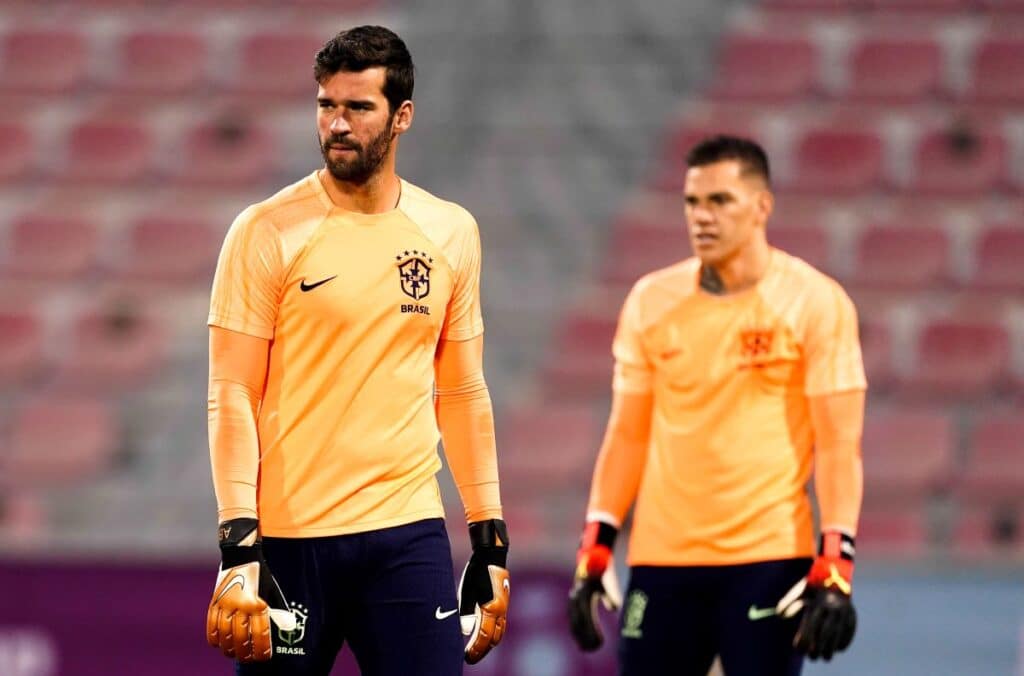 Alisson et Ederson sont dans le top 10 des gardiens du monde.