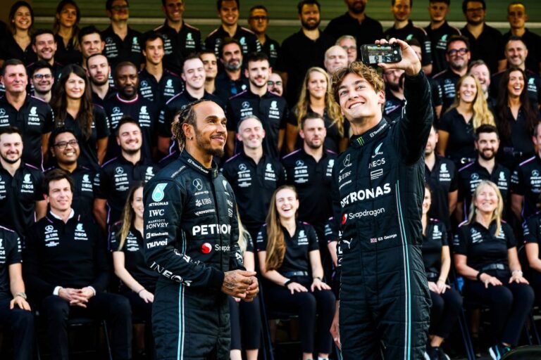 Lewis Hamilton et Georges Russell seront encore dans le paddock de Mercedes l'an prochain.