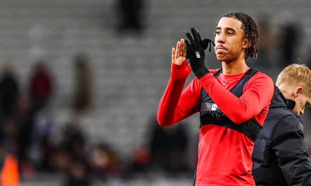 TRANSFERTS : Lille prêt à écouter le PSG pour Leny Yoro
