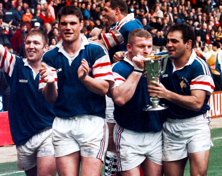 Raphaël Ibañez capitaine du XV de France lors du Grand Chelem de 1998.