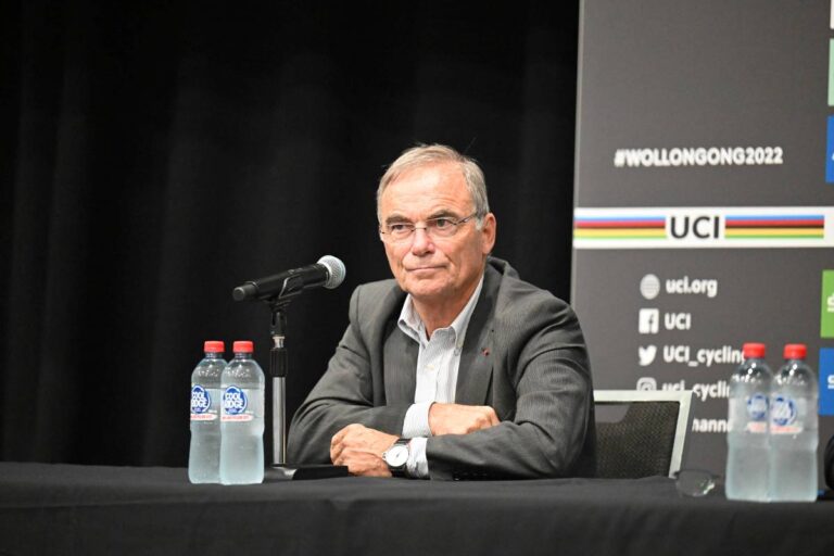 Bernard Hinault juge que les équipes françaises sont trop nombreuses.