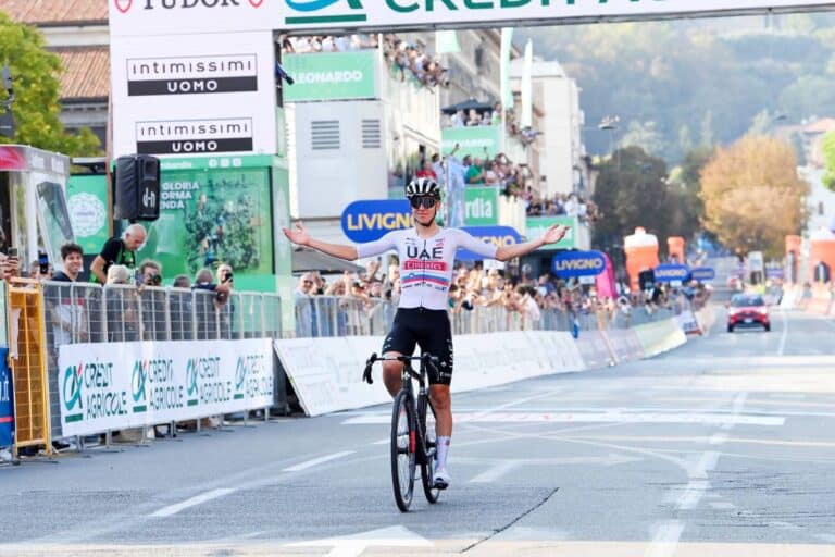 Pogacar est encore seul contre tous.