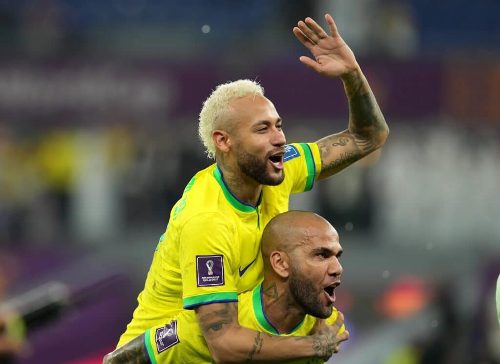 Quand le papa de Neymar paye la caution de Dani Alvès