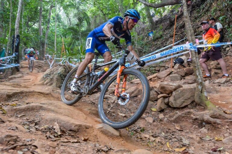 Julien Absalon champion olympique français de VTT en 2004.