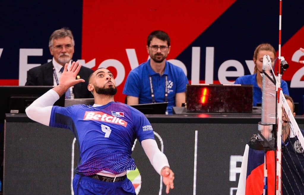 Paris 2024 : qui est Ervin Ngapeth, le phénomène du volley français ?