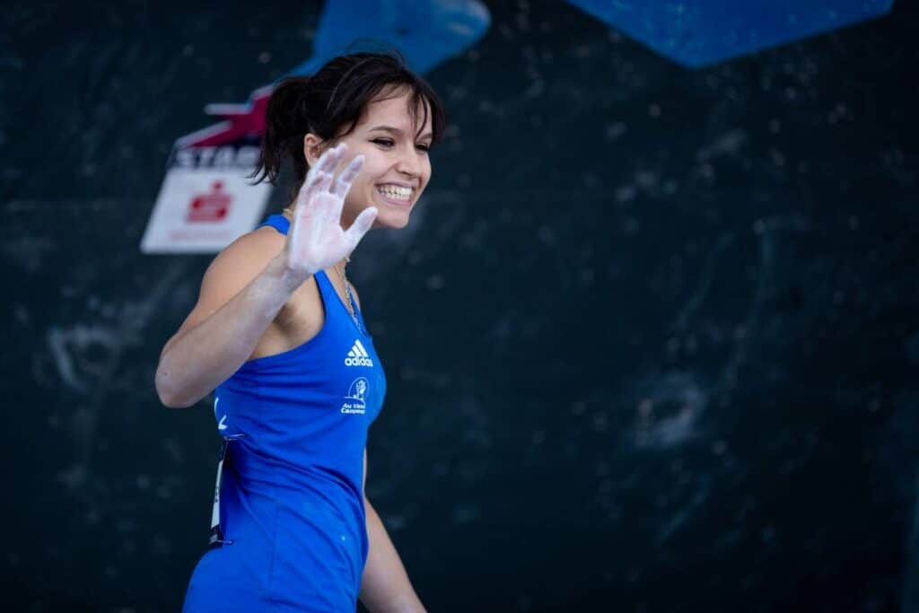 Oriane Bertone sera la favorite dans son sport, l'escalade.