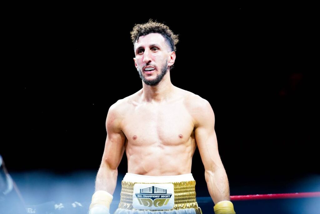 Sofiane Oumiha le boxeur qui veut décrocher l'or à Paris.