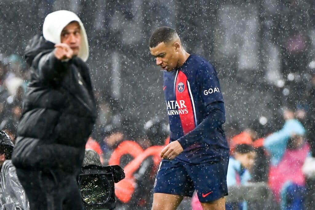 (Polémique PSG) Luis Enrique donne sa version : « Kylian se comporte très bien »