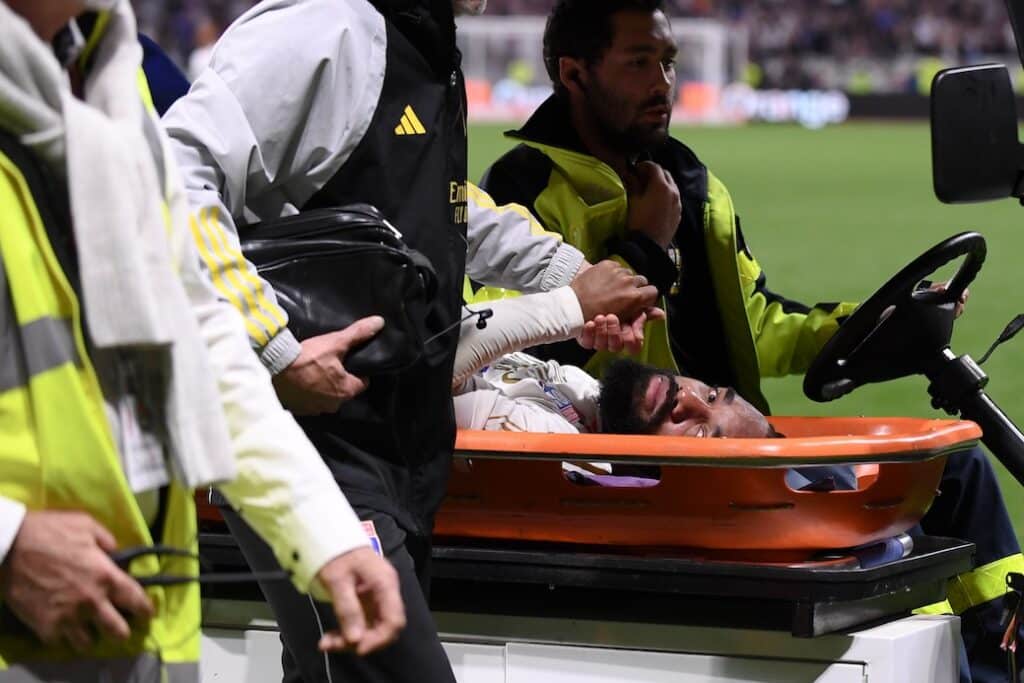 Coup dur pour l’OL : vers un forfait d’Alexandre Lacazette contre le PSG ?