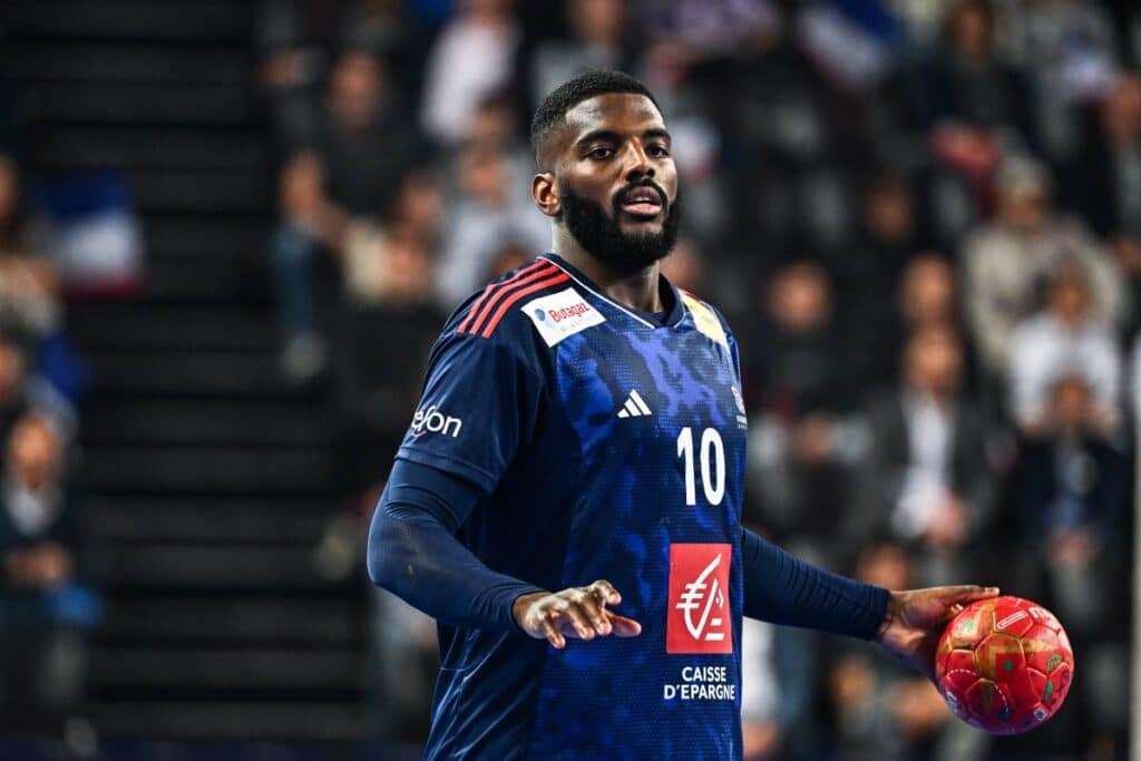 Dika Mem rêve de remporter un titre avec les Bleus à Paris.