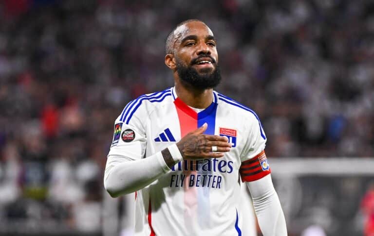 Alexandre Lacazette va recevoir un hommage de son club, l'OL.