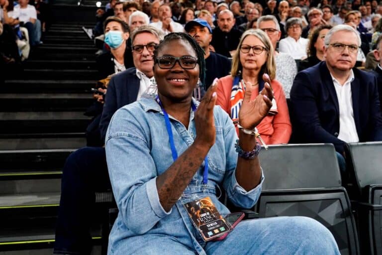 Isabelle Yacoubou se souvient des JO de Londres avec la médaille d'argent.