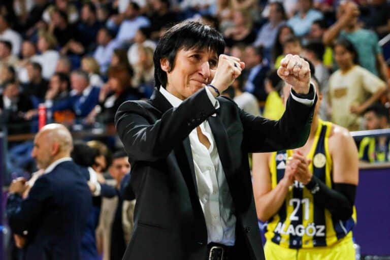 Valérie Garnier jette un regard admiratif sur la Team women USA de basket.