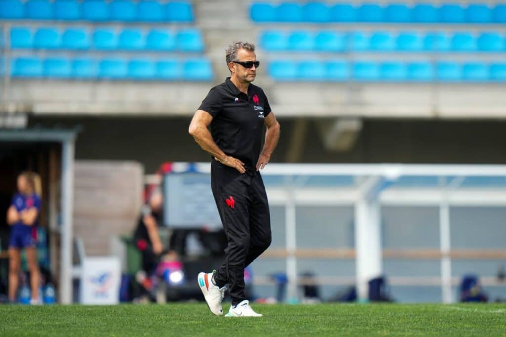 Fabien Galthié et sa paire de lunettes célèbre.